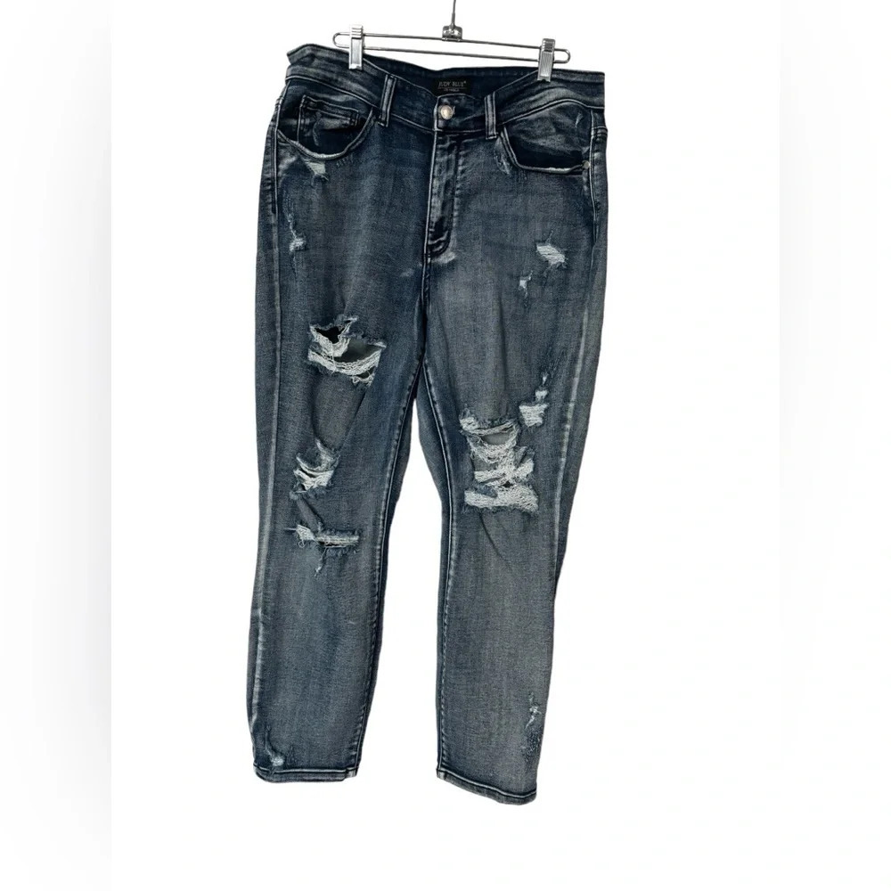 Judy Blue Distressed Ankle Jeans in Dark Wash